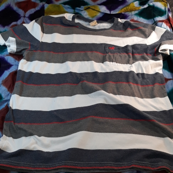 3 Hollister Shirts 2 short sleeve 1 long sleeve - Picture 7 of 8